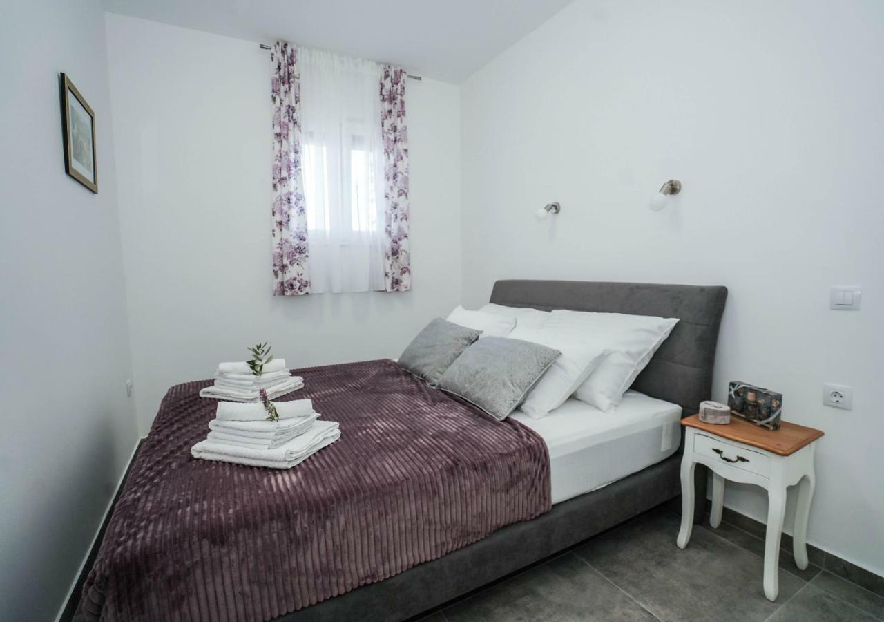 Home Away From Home With Outdoor Pool, Botanical Garden And A Beautiful Sea View Kaštela Exterior foto