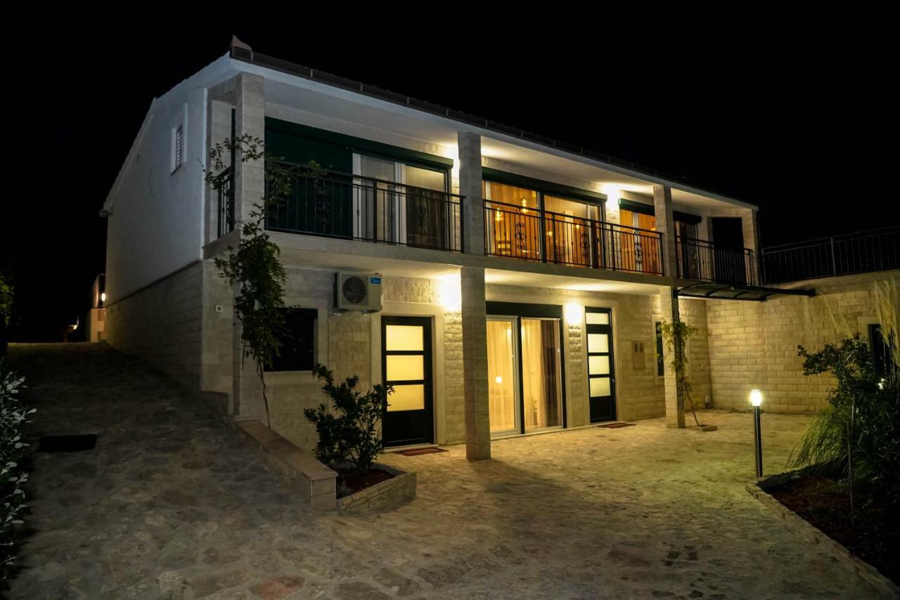 Home Away From Home With Outdoor Pool, Botanical Garden And A Beautiful Sea View Kaštela Exterior foto